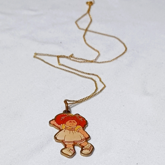 VINTAGE 1983 CABBAGE PATCH KIDS CHARM PENDANT NECKLACE - Picture 1 of 8